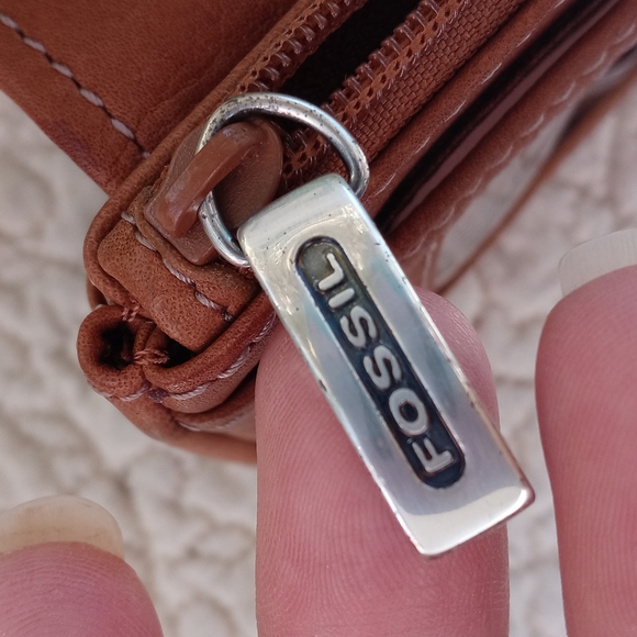 FOSSIL KEY CHAIN CARD HOLDER - Picture 4 of 7